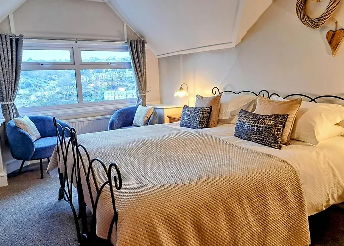 Schooner Point Guest House